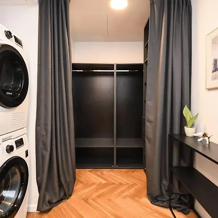 Skypark Luxury With Skyline View & Free Parking Appartement *