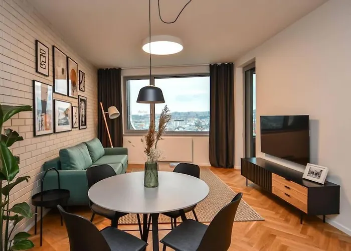 Skypark Luxury With Skyline View & Free Parking