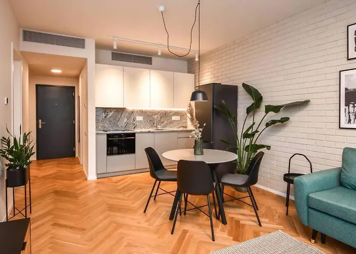 Skypark Luxury With Skyline View & Free Parking