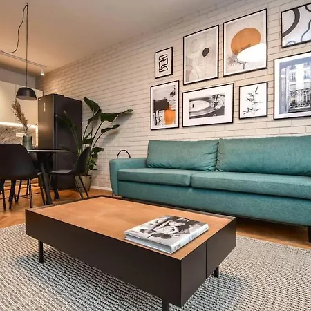 Apartment Skypark Luxury With Skyline View & Free Parking