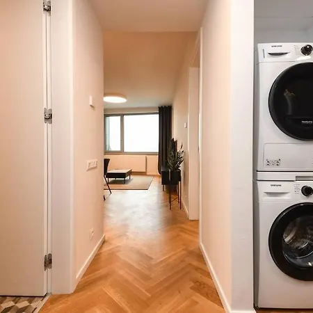 Skypark Luxury With Skyline View & Free Parking Apartment *