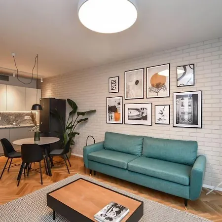 Apartment Skypark Luxury With Skyline View & Free Parking